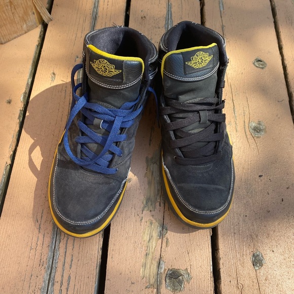 Jordan Sz 9 Men’s Basketball Shoes - Picture 2 of 4